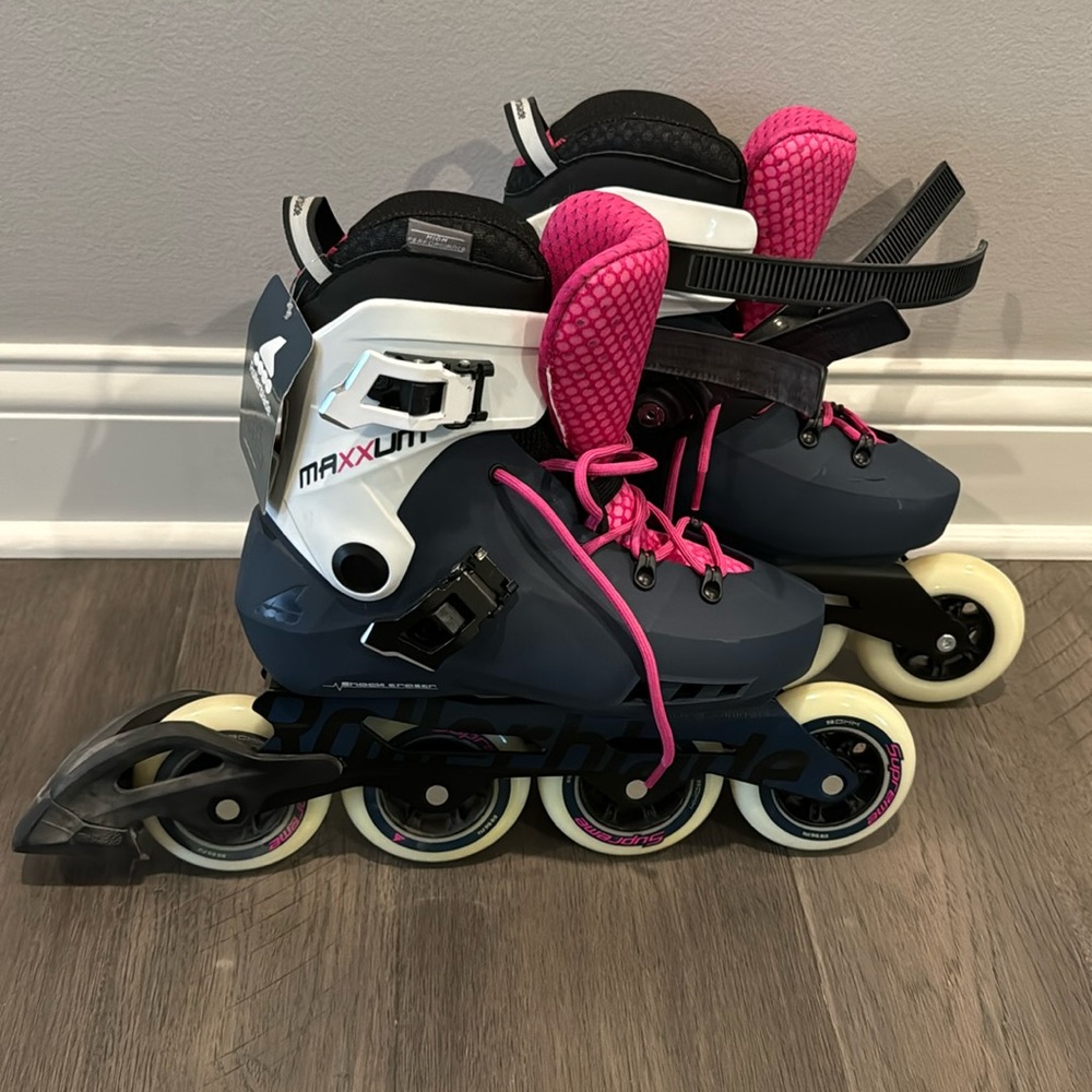 Like new Maxxum $320 rollerblades in size 7.5 90mm